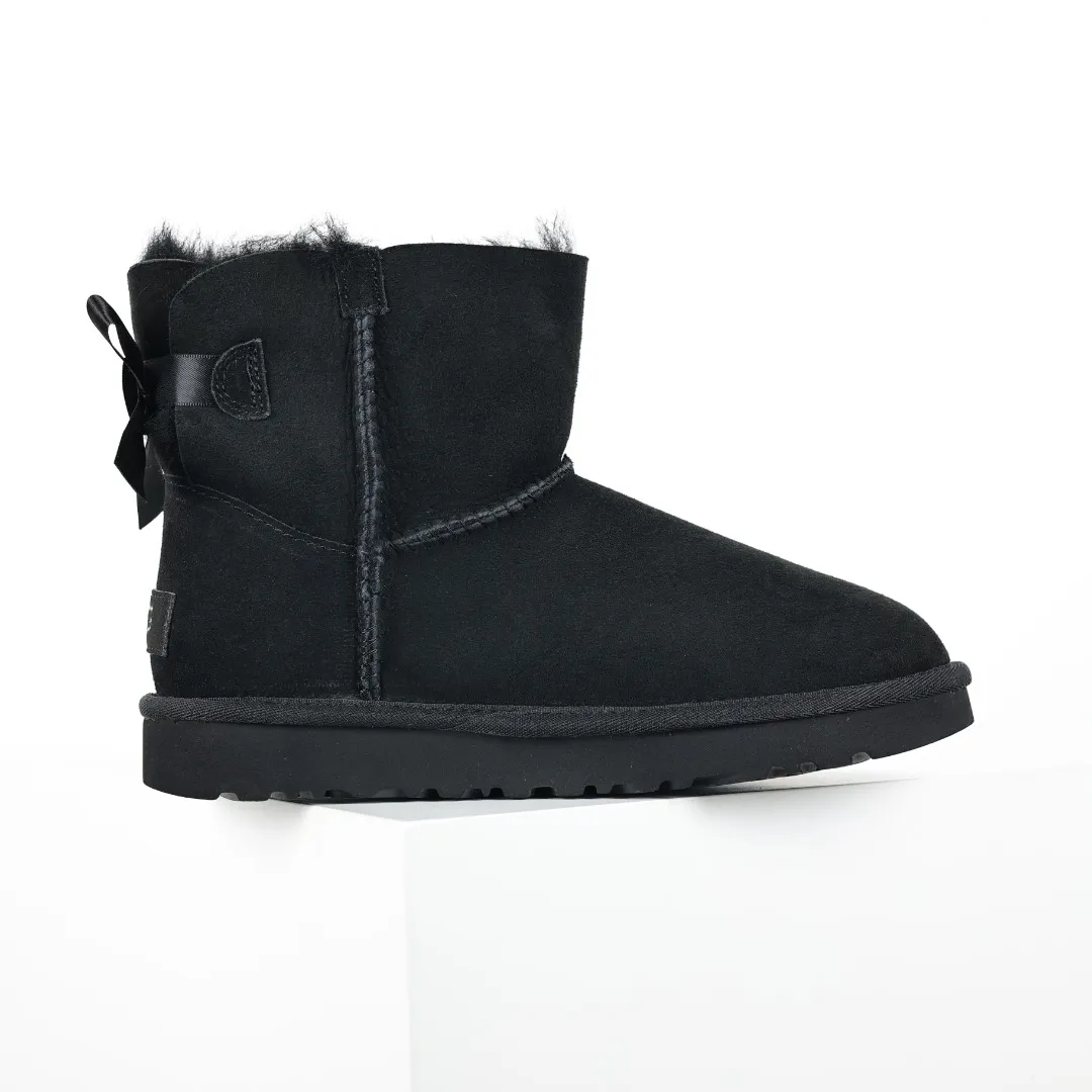 Pick up locally 💰560 The core recommendation is good price UGG bailey MiNi bow 2.0 series Xiaohongshu hot model Henan Longfeng leather production Sheepskin and fur integration Top quality in the market Waterproof upper material 2-3 cm cashmere insole to keep warm in winter and suitable for home use UUG launches a style series in the new year, partially skewed toward the preferences of young consumers, and also at the forefront of fashion trends Shoe body material Water-repellent coated suede upper 17mm UGGPURE™ implanted wool insole Lightweight non-slip comfortable rubber outsole With brand LOGO Trademark Comes with full packaging Size: 35 36 37 38 39 40